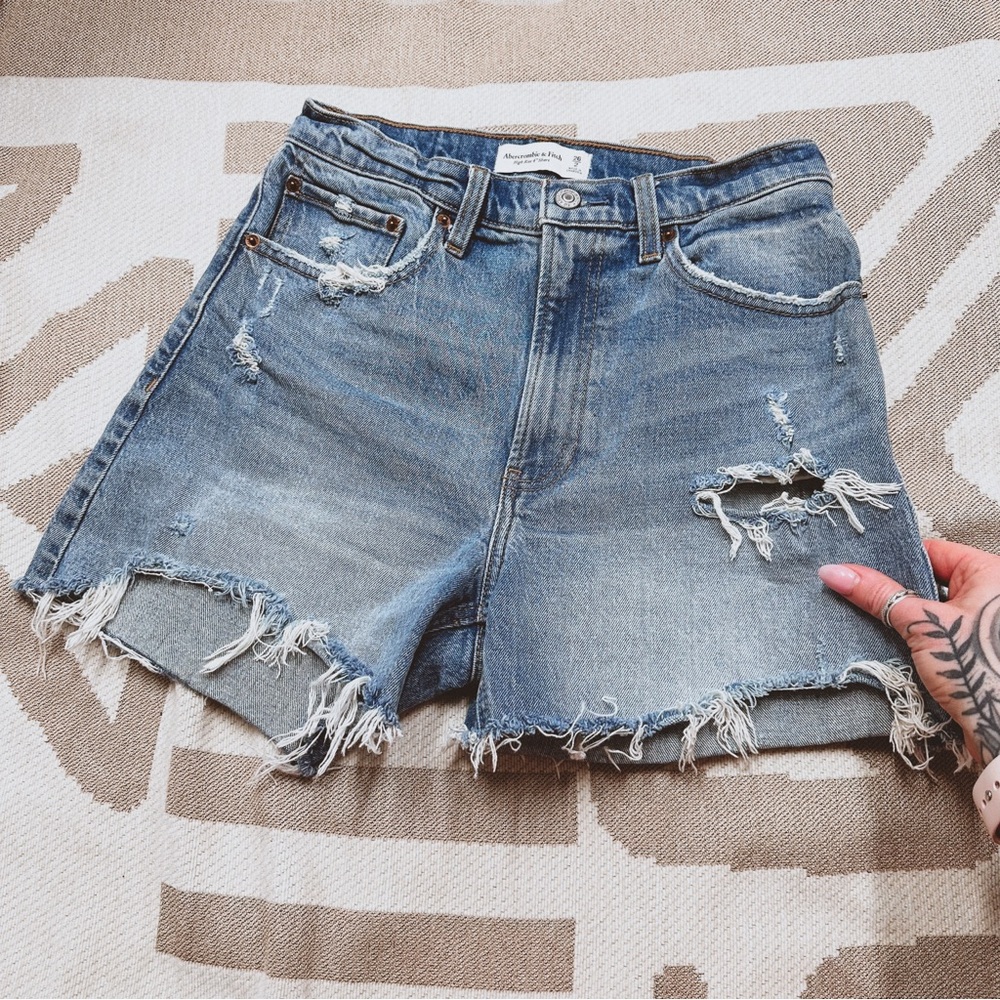 A&F curve love high rise 4” short size 26 / 2